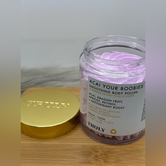 Truly Acai Your Boobies Body Polish - Picture 1 of 2